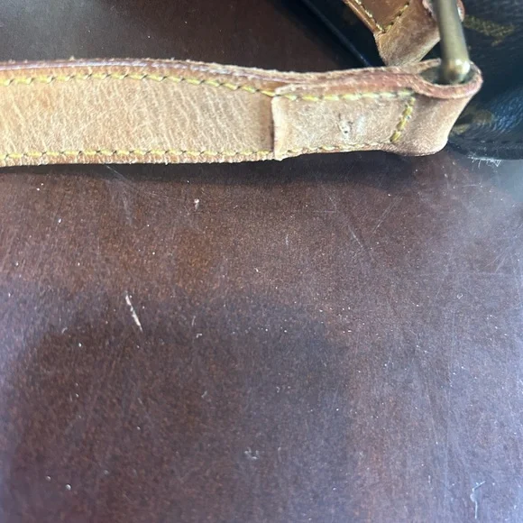 LOUIS VUITTON Saint Cloud GM Shoulder
Bag Monogram Leather Brown - Picture 4 of 17